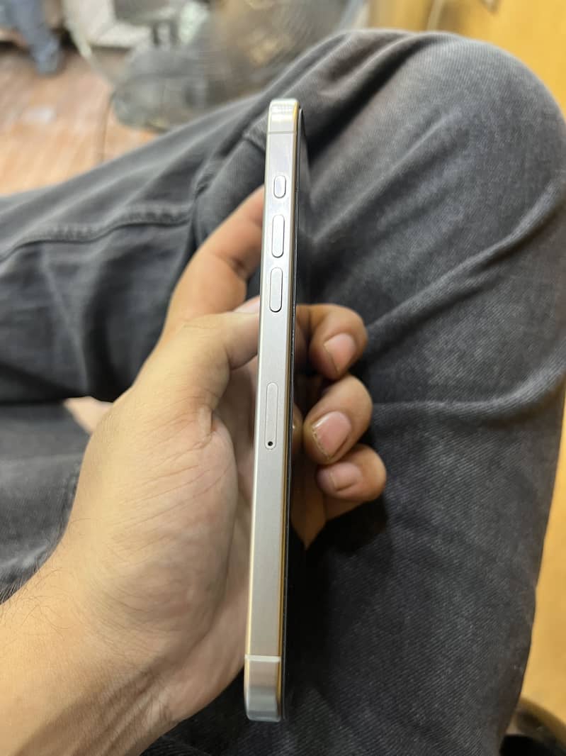 Apple iPhone 15 Pro Max 2