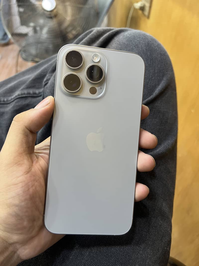 Apple iPhone 15 Pro Max 0