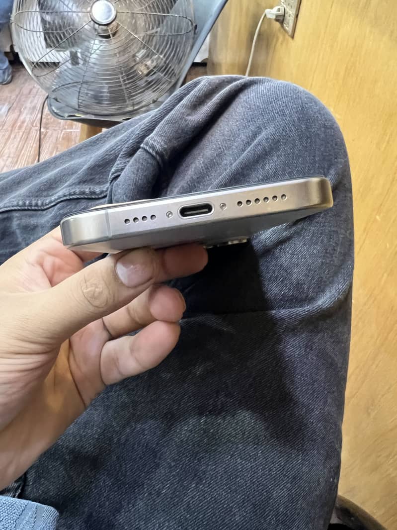 Apple iPhone 15 Pro Max 3
