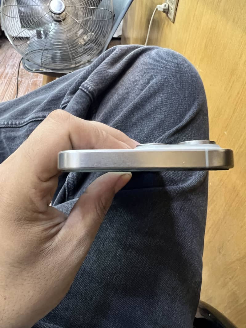 Apple iPhone 15 Pro Max 4