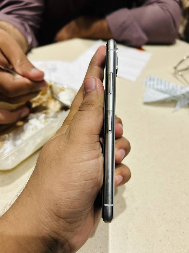 Apple iPhone XS 0