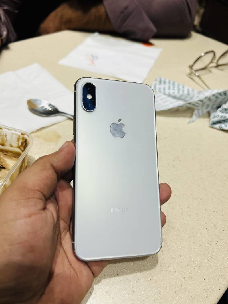 Apple iPhone XS 1
