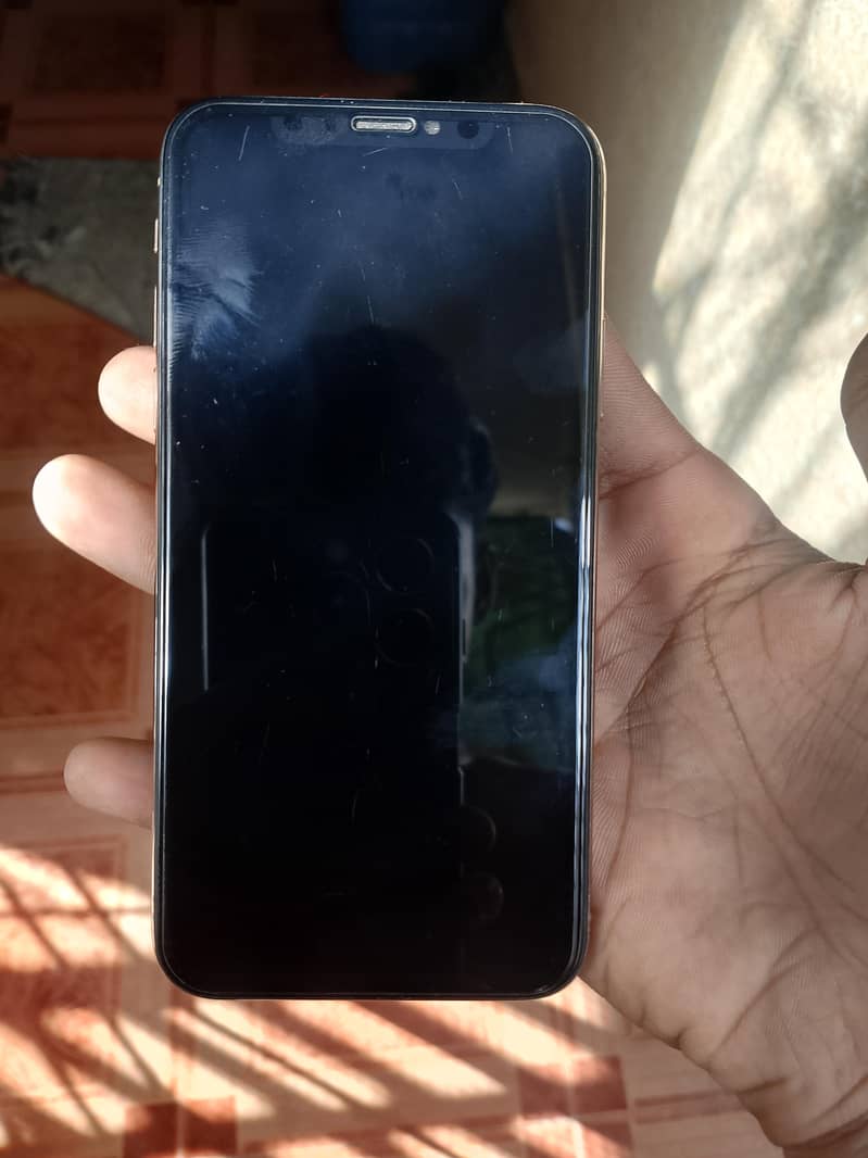 Apple iPhone XS 1