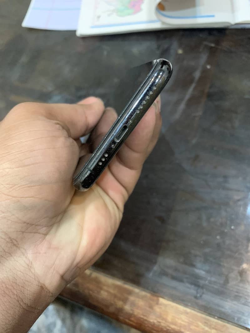 Apple iPhone 11 Pro 2