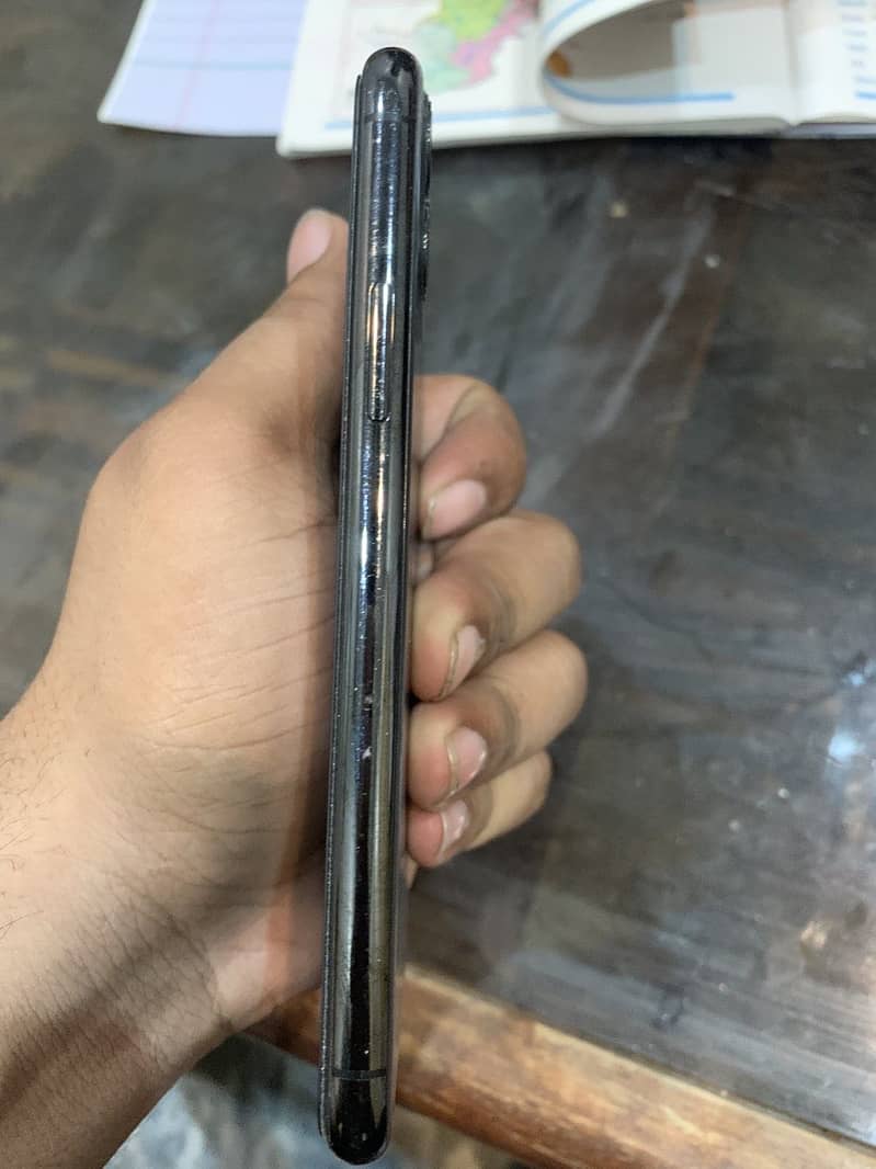 Apple iPhone 11 Pro 3