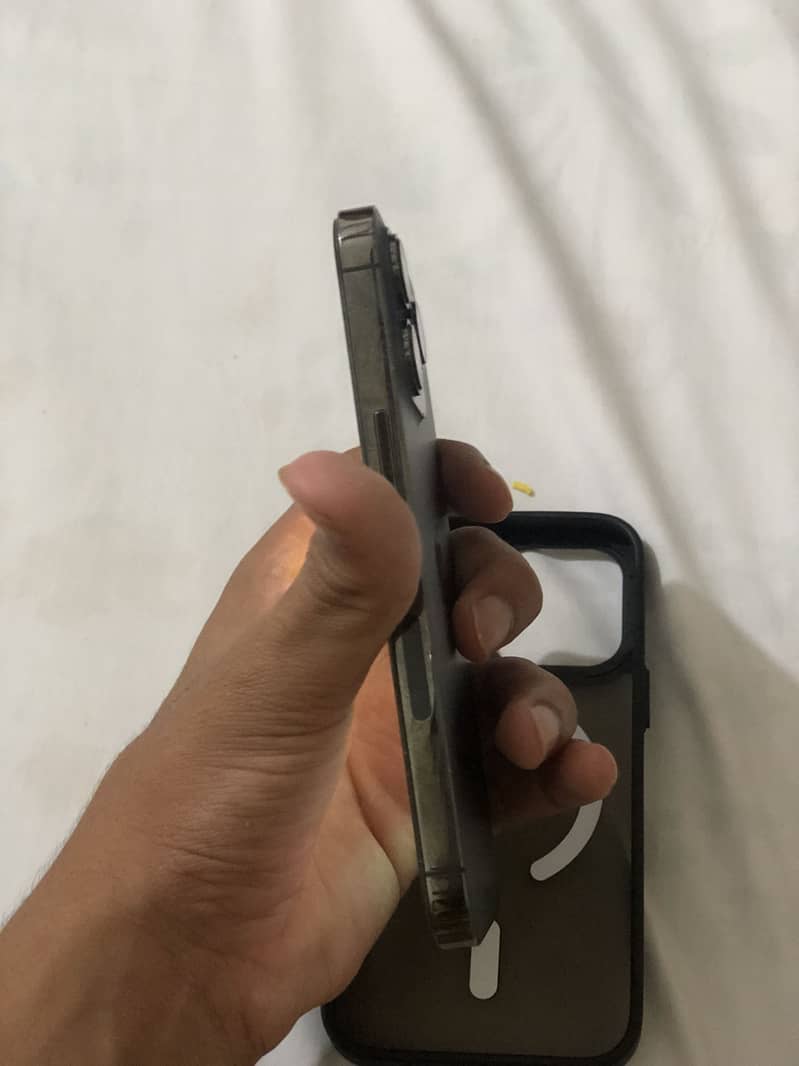 Apple iPhone 13 Pro 2