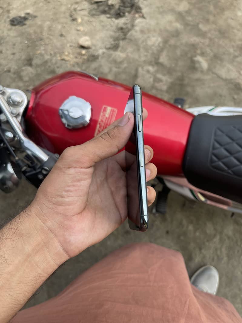 Apple iPhone 11 Pro 0