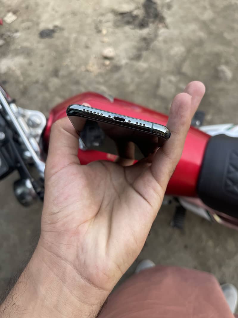 Apple iPhone 11 Pro 3