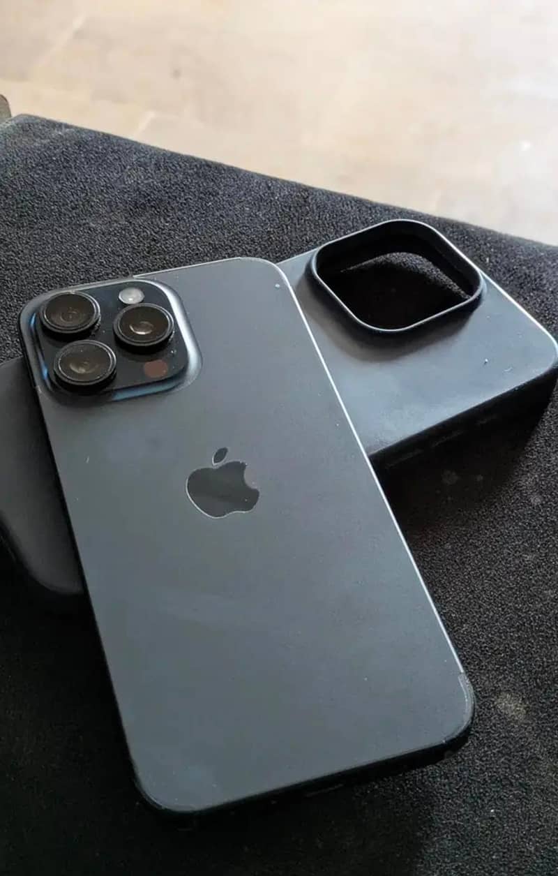 Apple iPhone 15 Pro Max 2