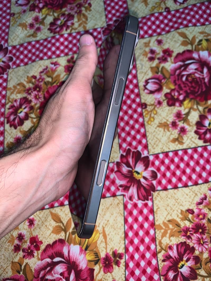 iPhone 16 pro max 2