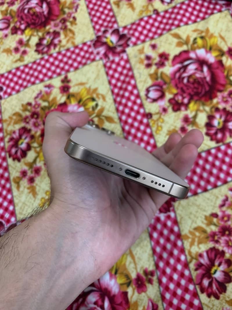 iPhone 16 pro max 3