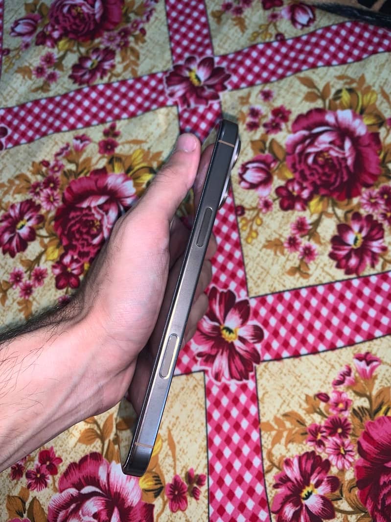 iPhone 16 pro max 5