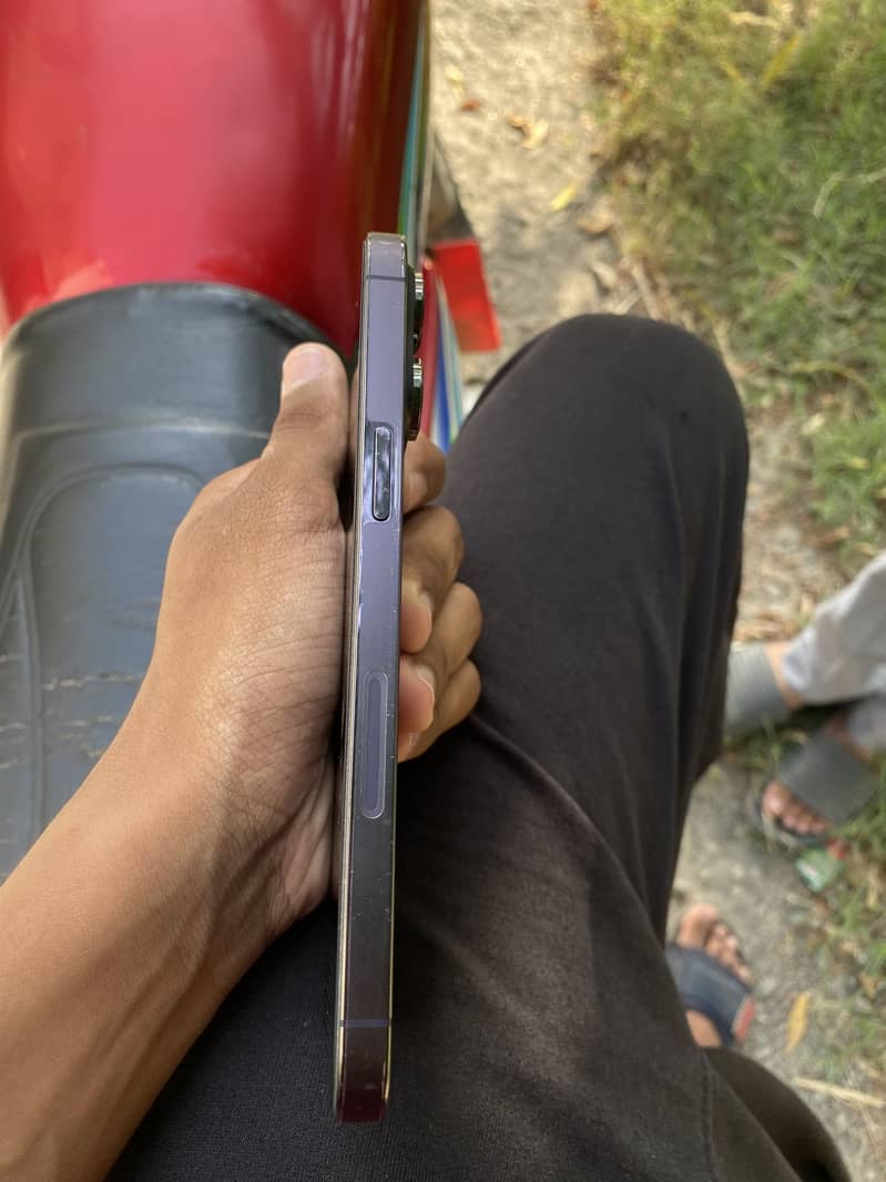 iPhone 14 Pro Max 2