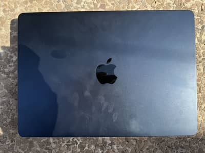 Macbook air m2 2022 8gb ram 500gb ssd