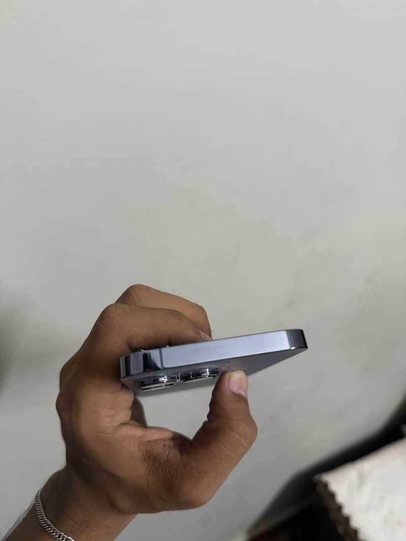 Apple iPhone 13 Pro 4