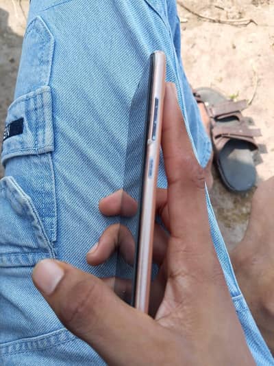 Huawei Y7 64 gb pta h magar ab no service pay laga h