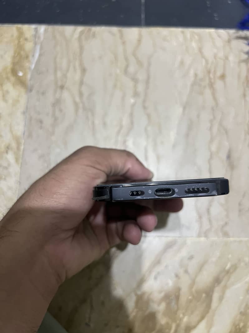 Apple iPhone 14 Pro 2