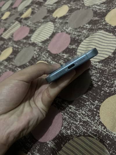Apple iPhone 16