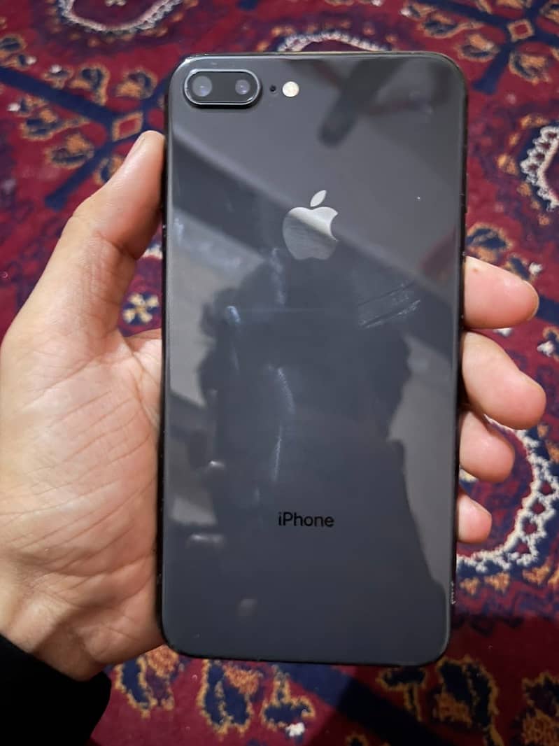 Apple iPhone 8 Plus 3
