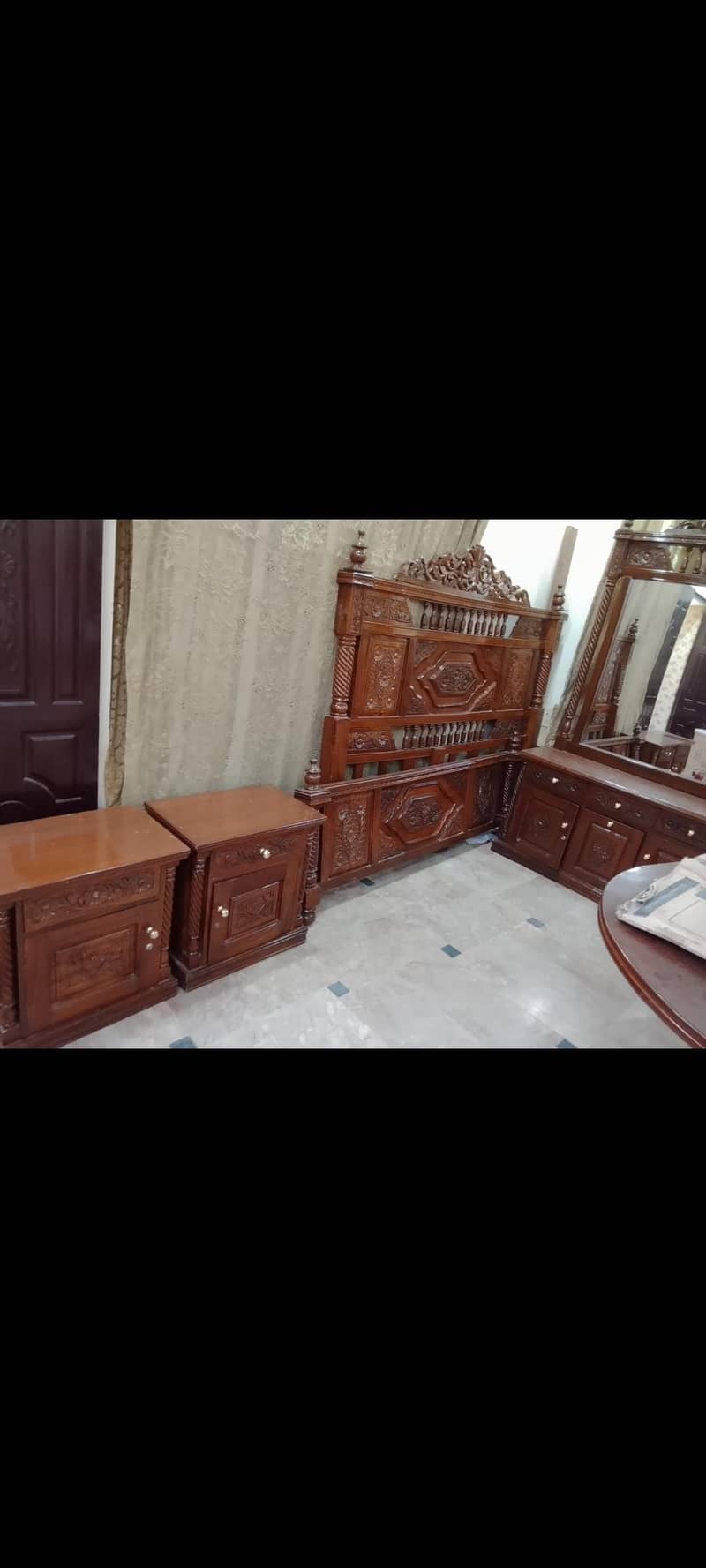 Cinyoti bed and dressing 1