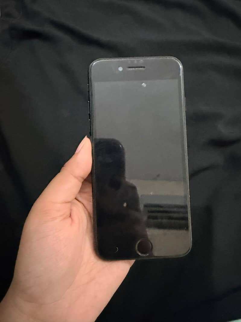 Apple iPhone 7 0
