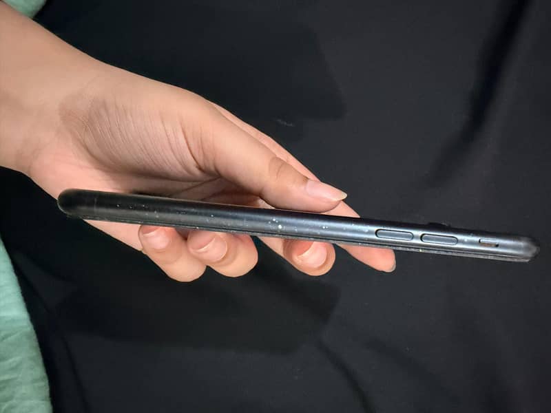 Apple iPhone 7 3