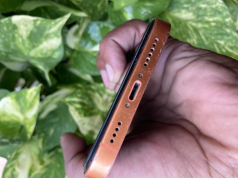 IPHONE XR… 2