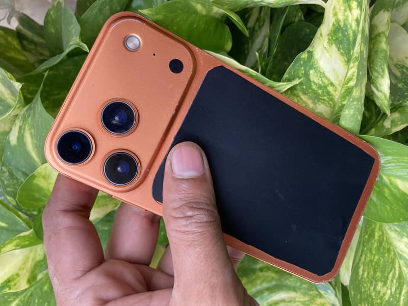 IPHONE XR… 9