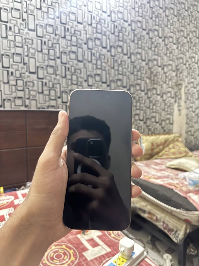Apple iPhone 16 Pro Max 0