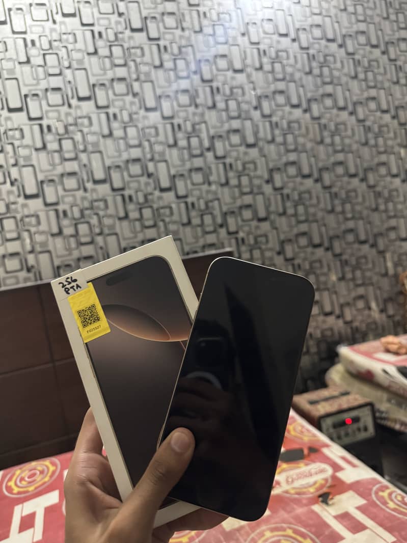 Apple iPhone 16 Pro Max 2