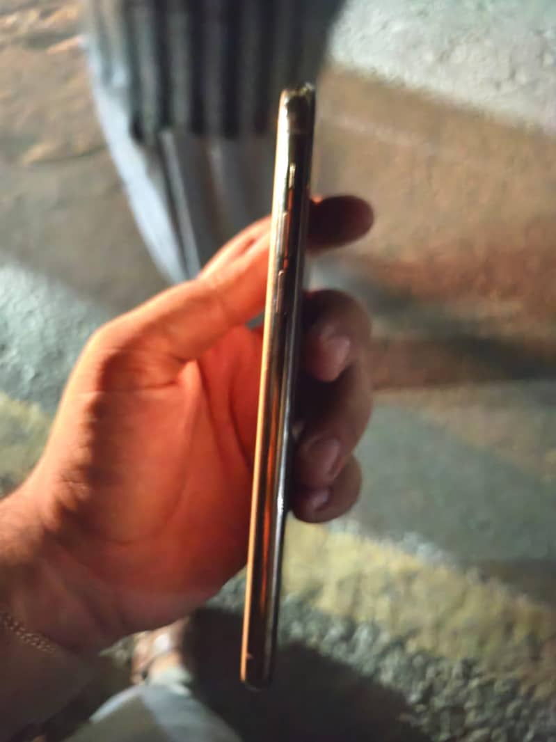 Apple iPhone 11 Pro Max 1
