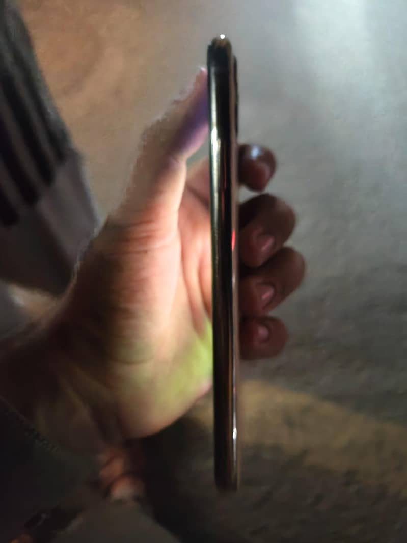 Apple iPhone 11 Pro Max 2