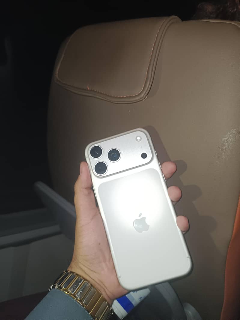 Apple iPhone 17 Pro Max 0