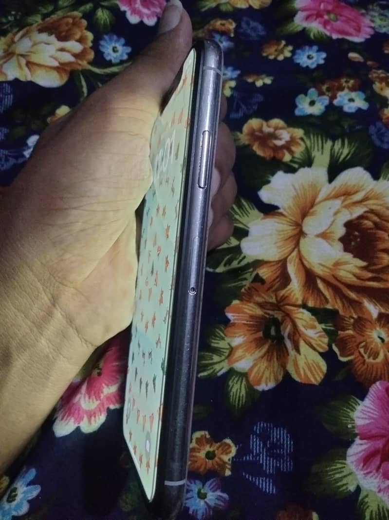 Apple iPhone X 4