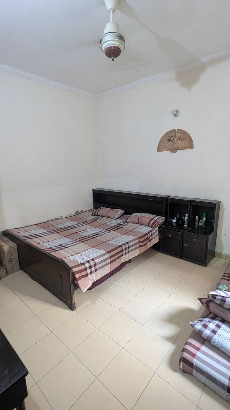 King Sized Bed with 2 side Tables 0