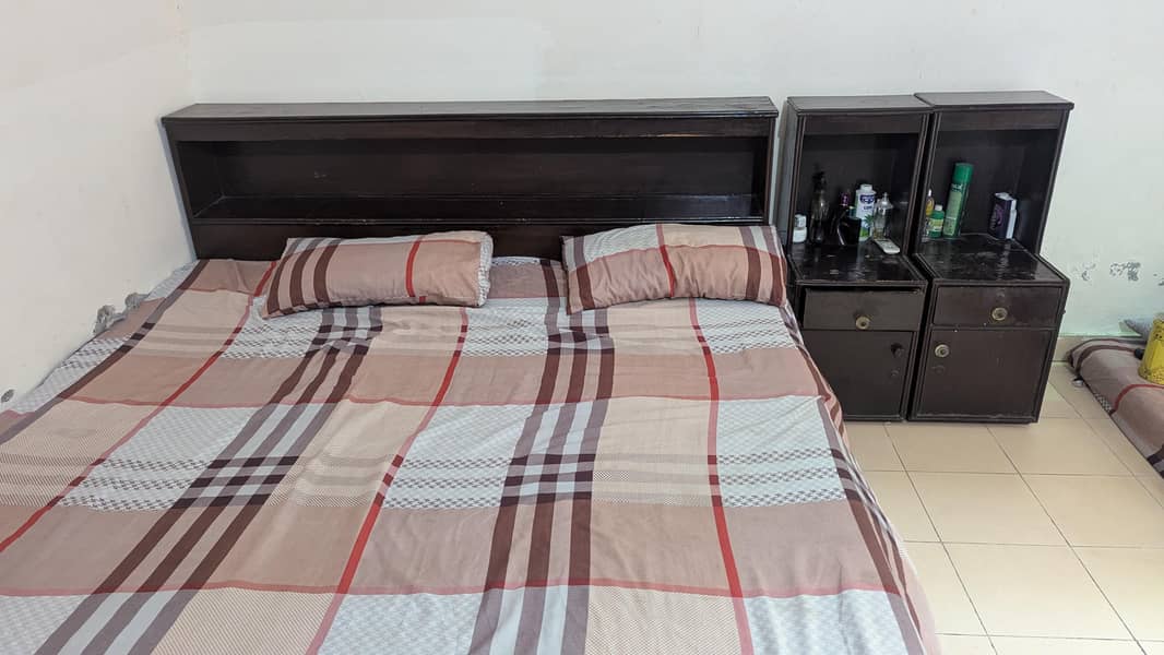King Sized Bed with 2 side Tables 2