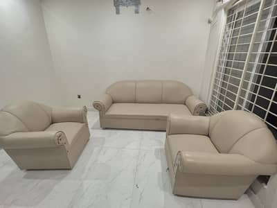 Sofa set good condition 5 setter 3-1-1
