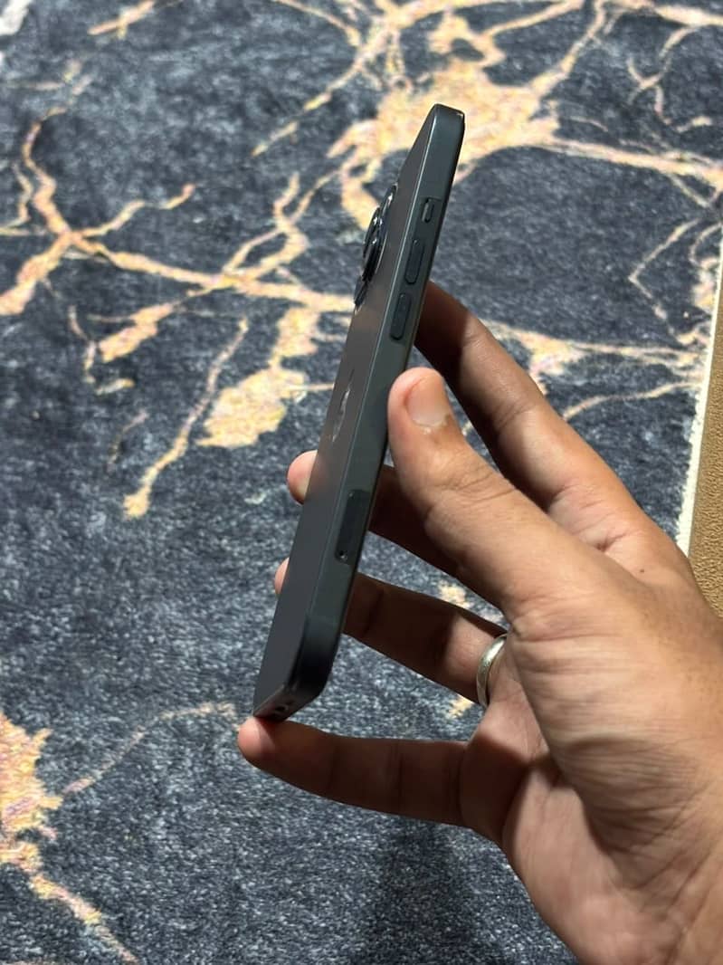 Apple iPhone 13 2