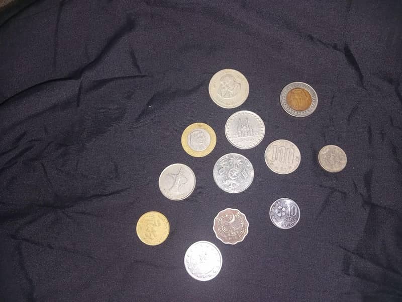Notes and coins from different countries 3