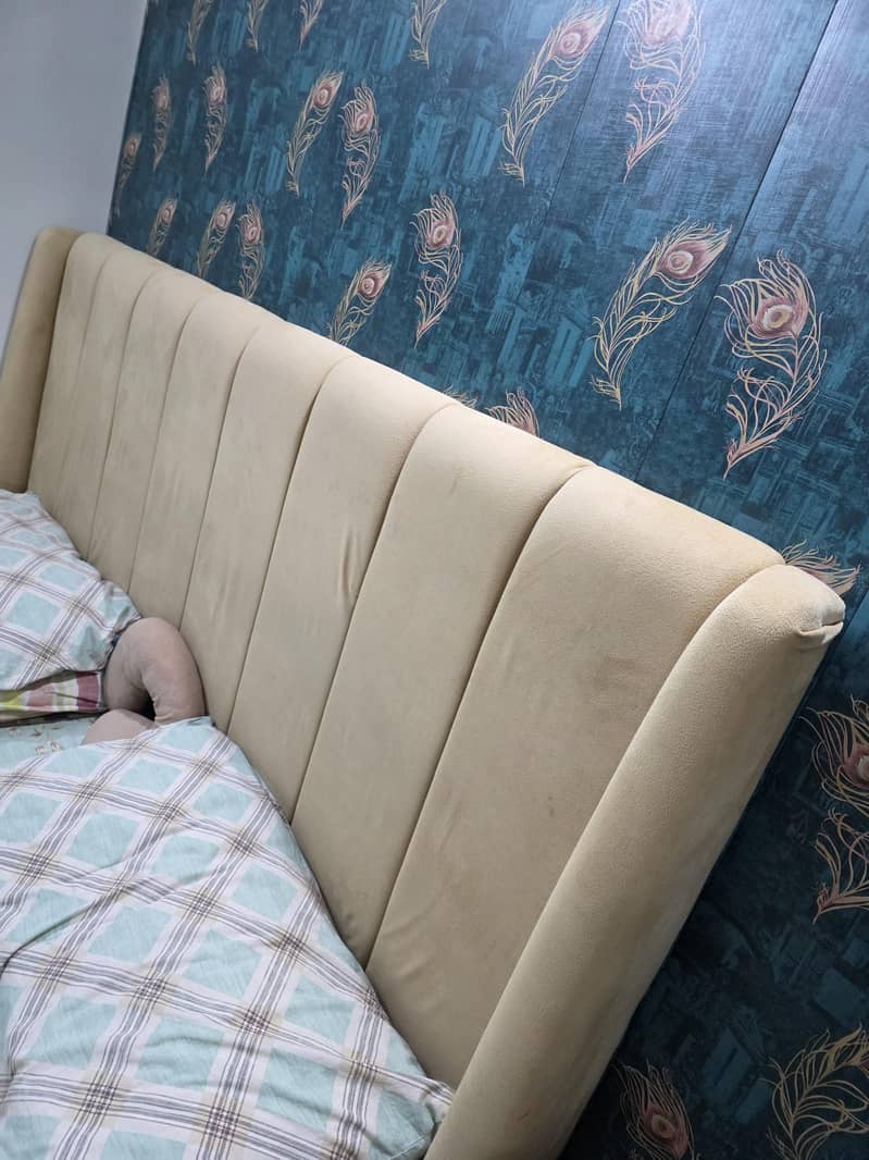 bed with mirror and console 0