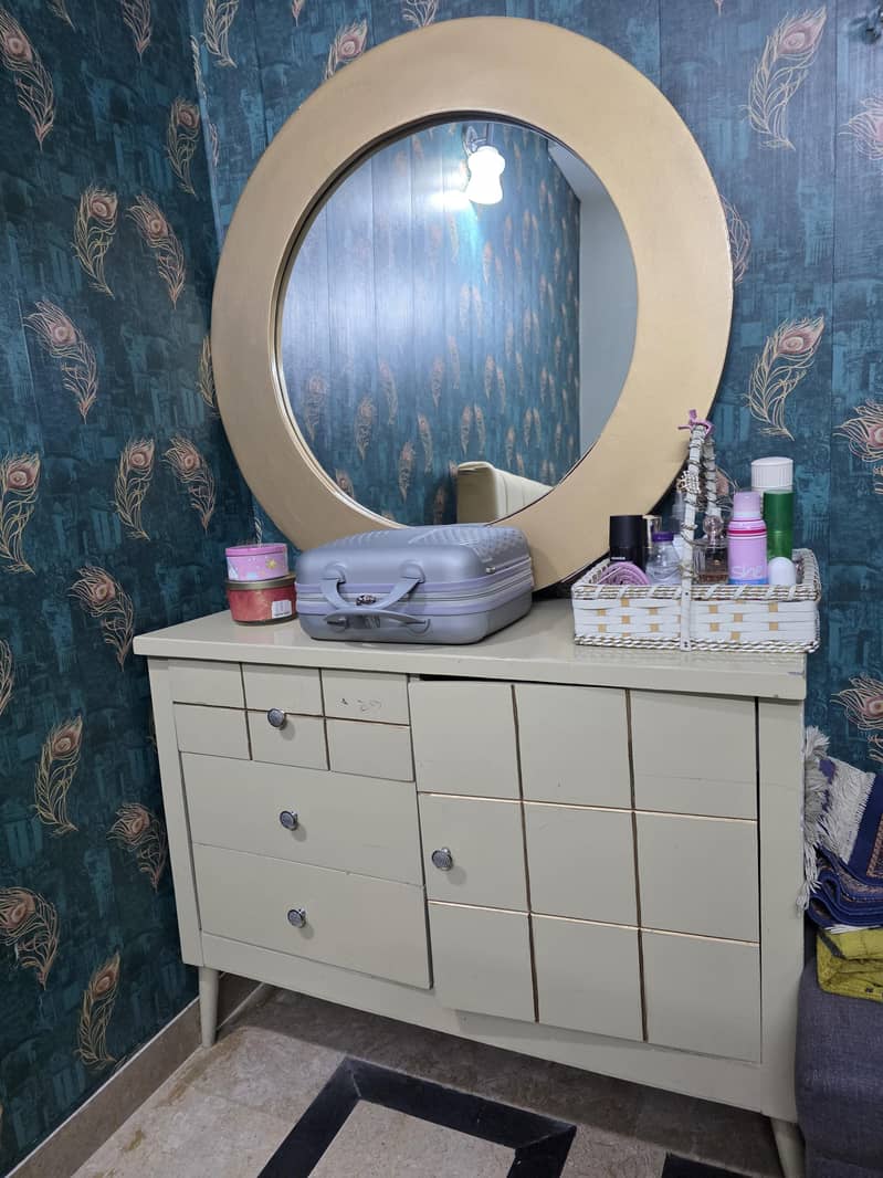 bed with mirror and console 2