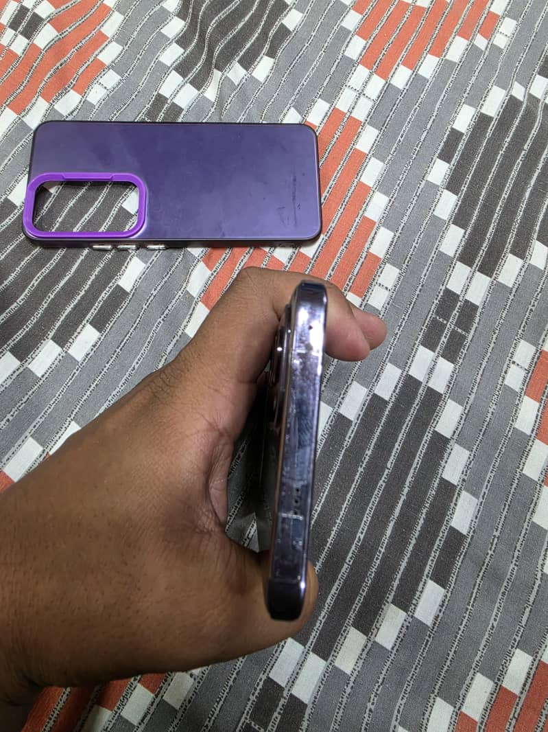 OPPO Reno12 4
