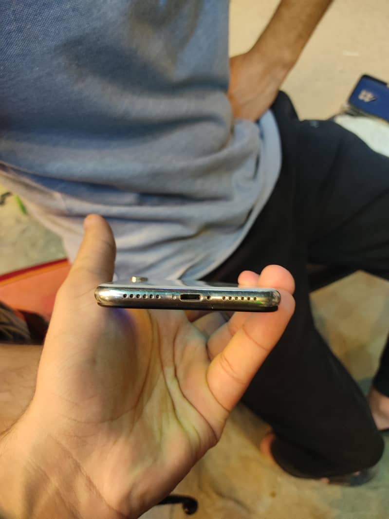 Apple iPhone X 3