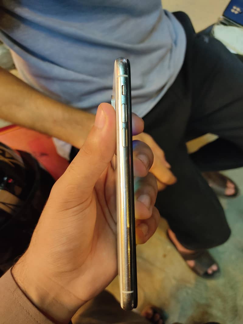 Apple iPhone X 5