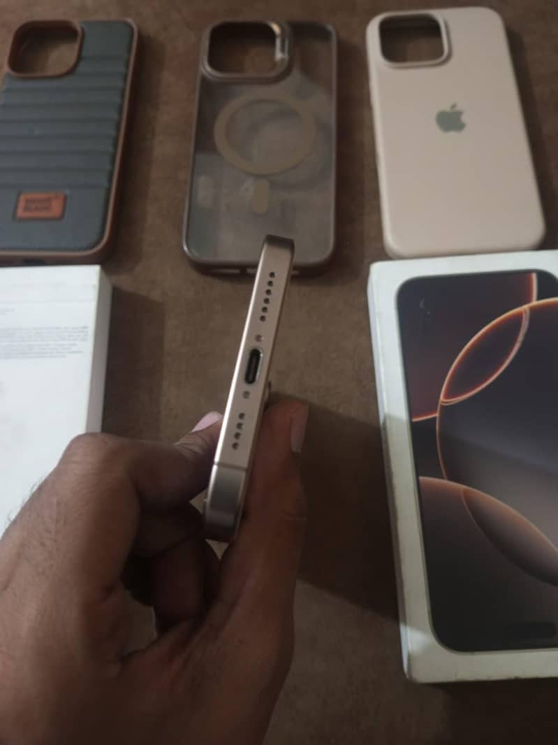 Apple iPhone 16 Pro Max 2