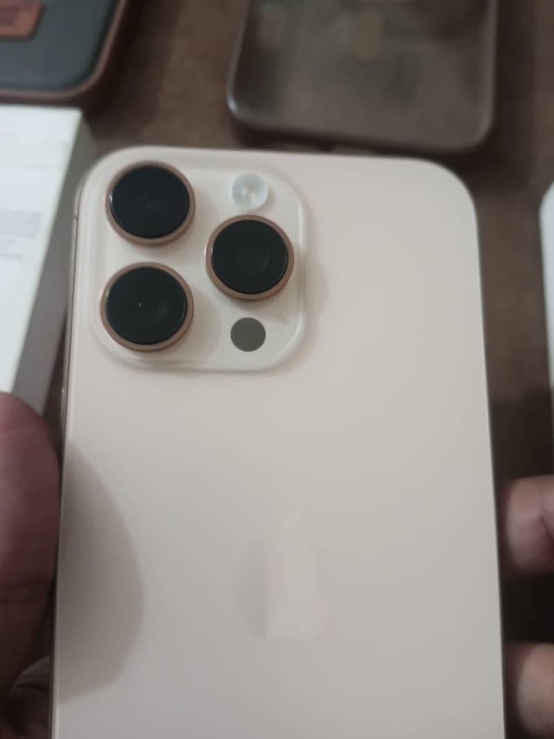 Apple iPhone 16 Pro Max 4