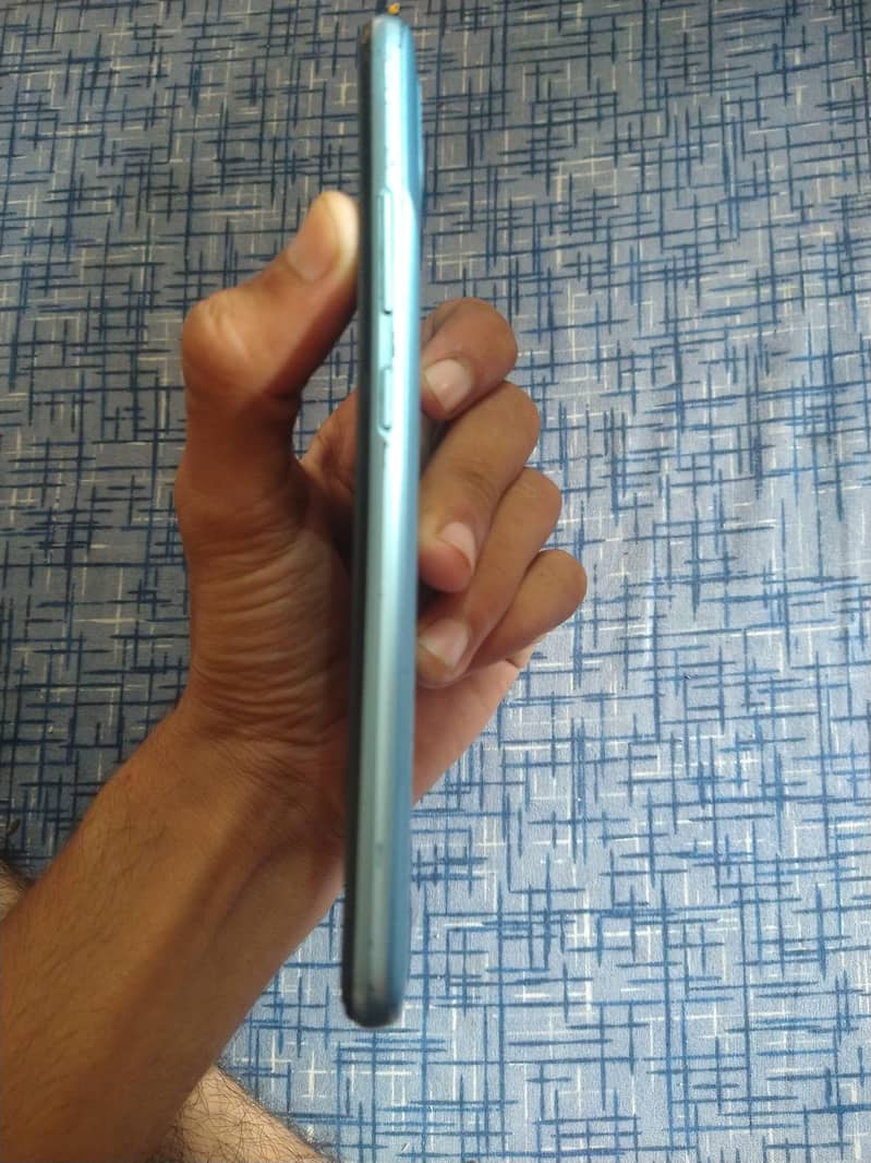 Realme C21 8