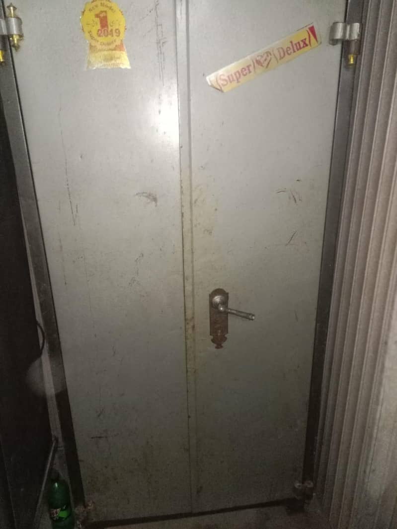 almari 2 door 0