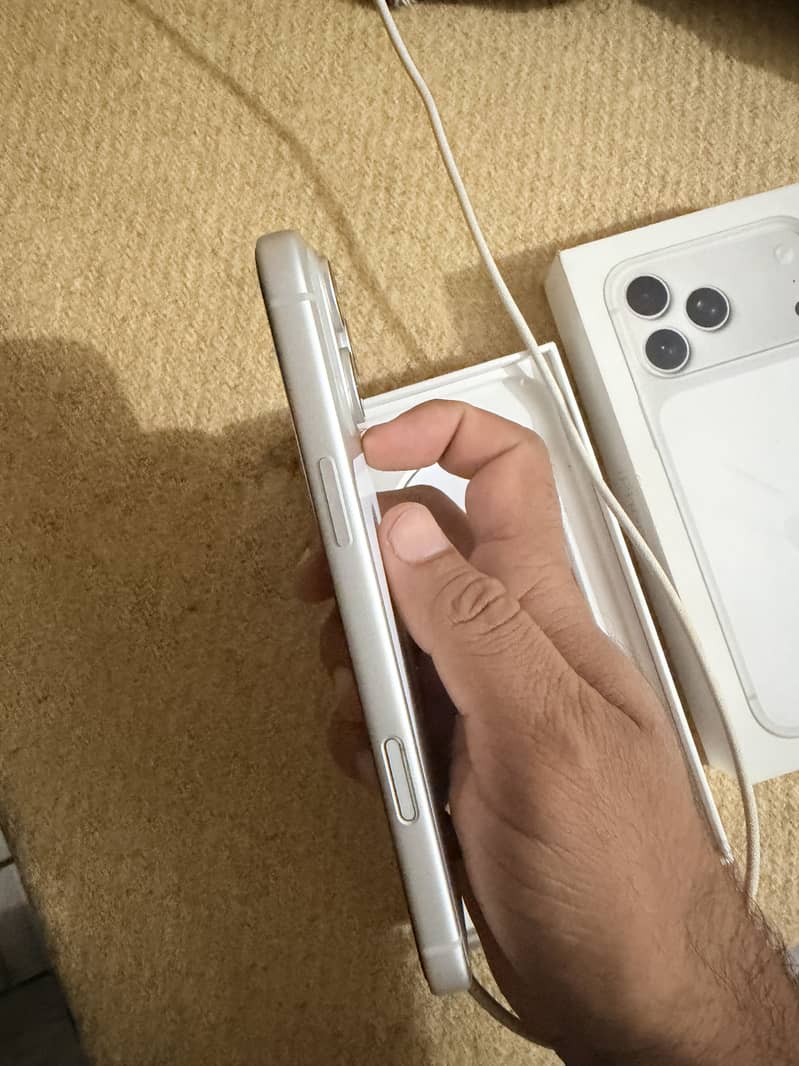 Apple iPhone 17 Pro Max 3