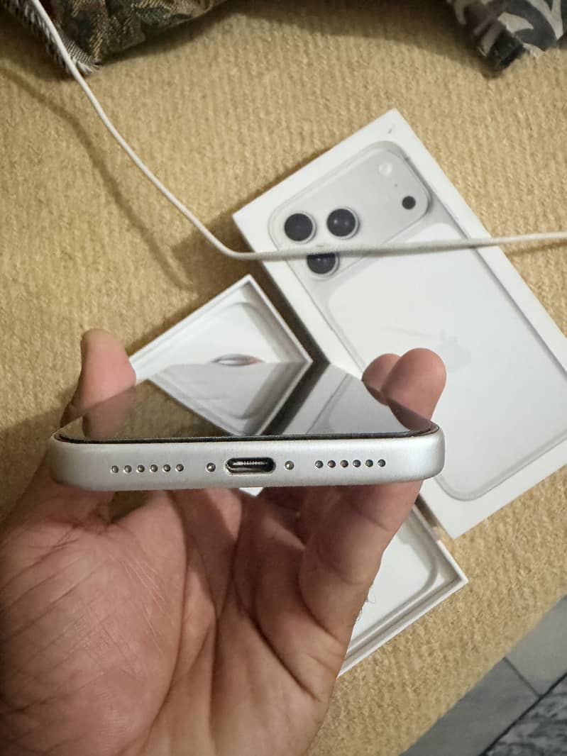 Apple iPhone 17 Pro Max 5